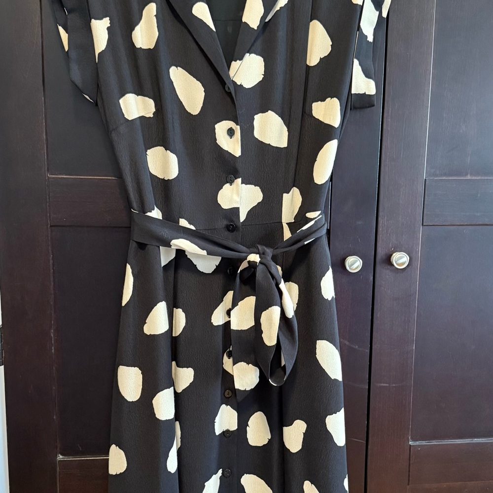 HOBBS London size 2 Black and Cream Midi Dress with Notched Collar